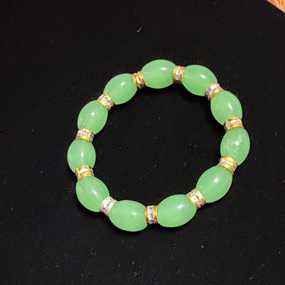 Elegant Green Beaded Bracelet stretchy